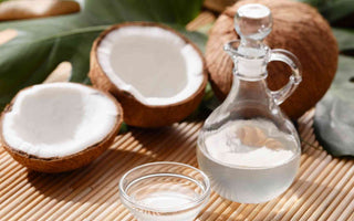 Kokosöl mit Kokosnuss