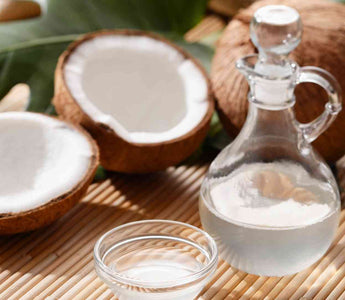 Kokosöl mit Kokosnuss